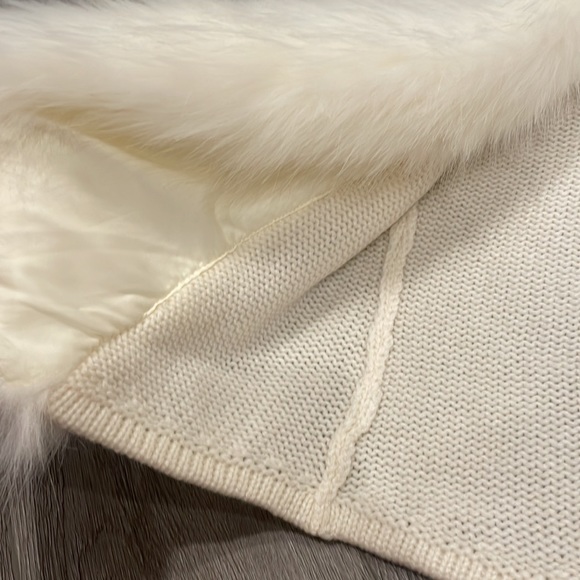 Love Token faux fur knitted vest size medium G20 - Picture 3 of 5